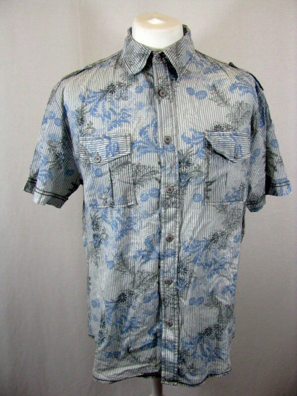 Vintage Y2K light blue grey striped floral pattern cotton twin pocket slim fitted hawaiian beach shirt size XL