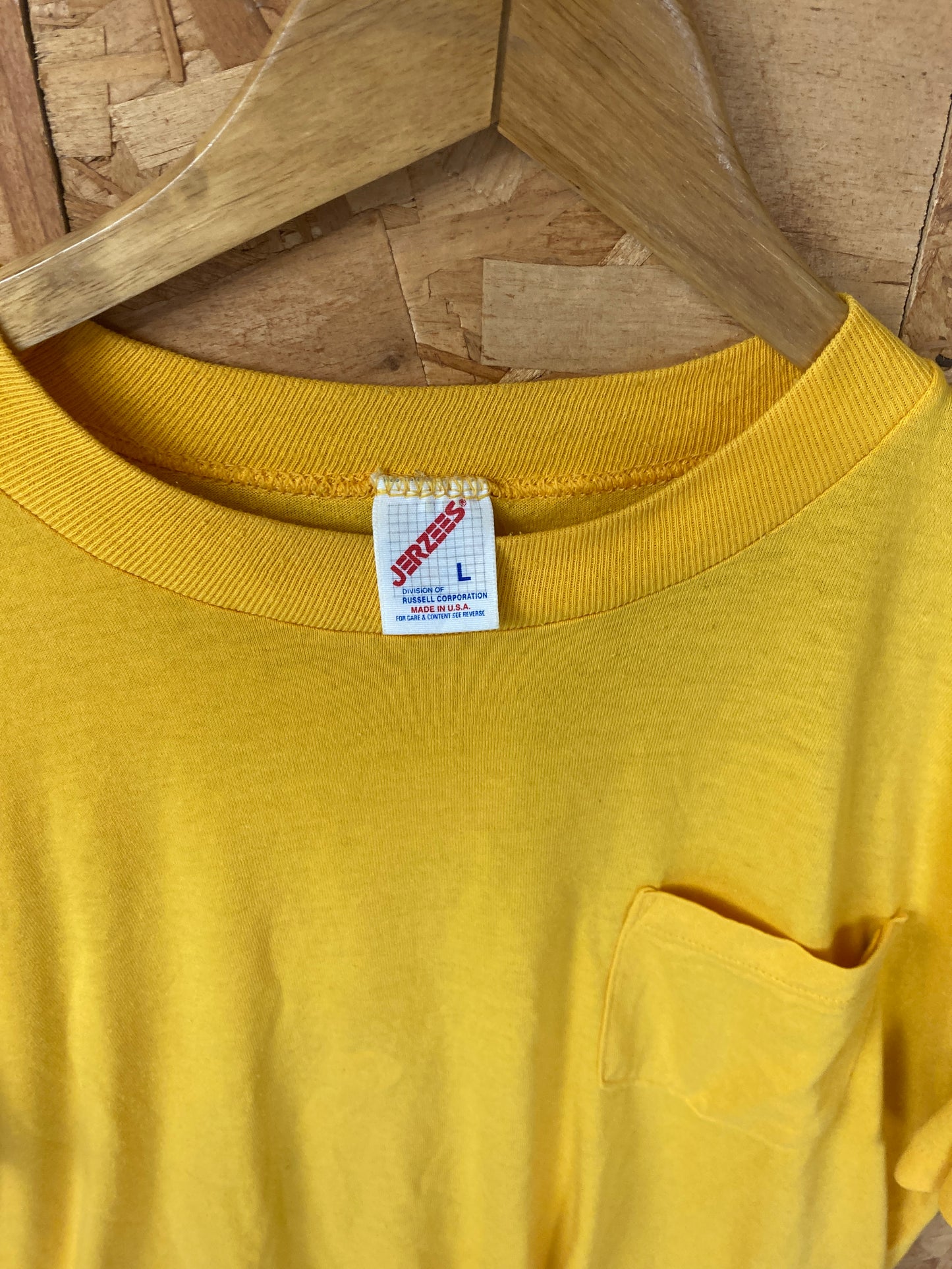 Vintage 90s yellow single pocket Kewin Paper Co souvenir t-shirt size large