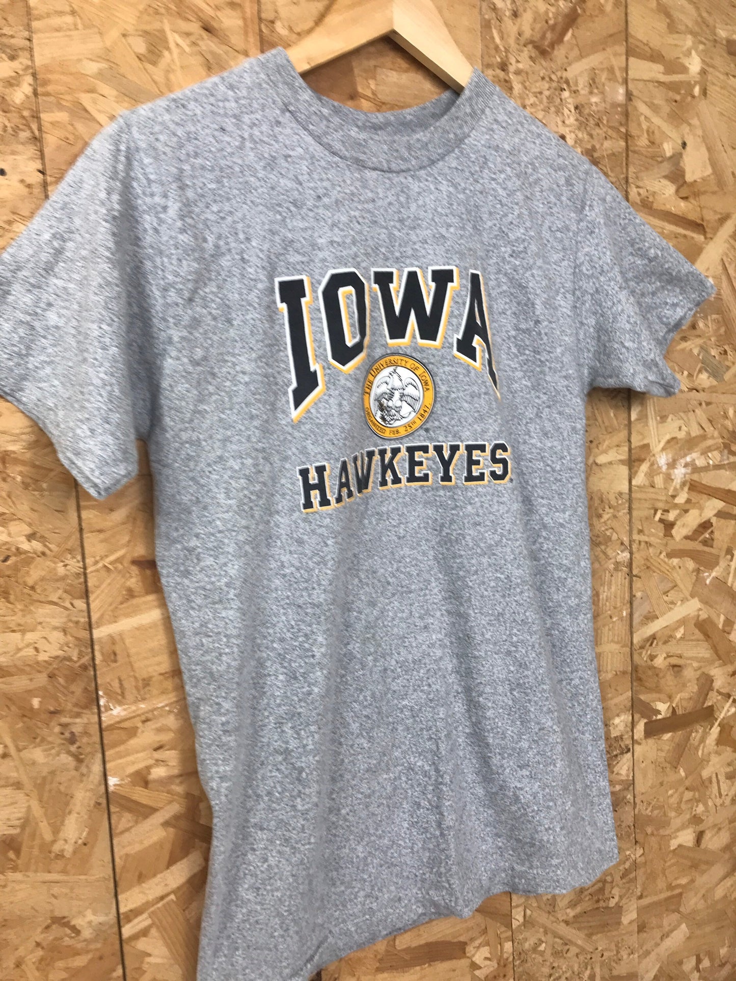 Vintage 90s Iowa Hawkeyes College USA souvenir college varsity heavy duty grey marl t shirt size sma