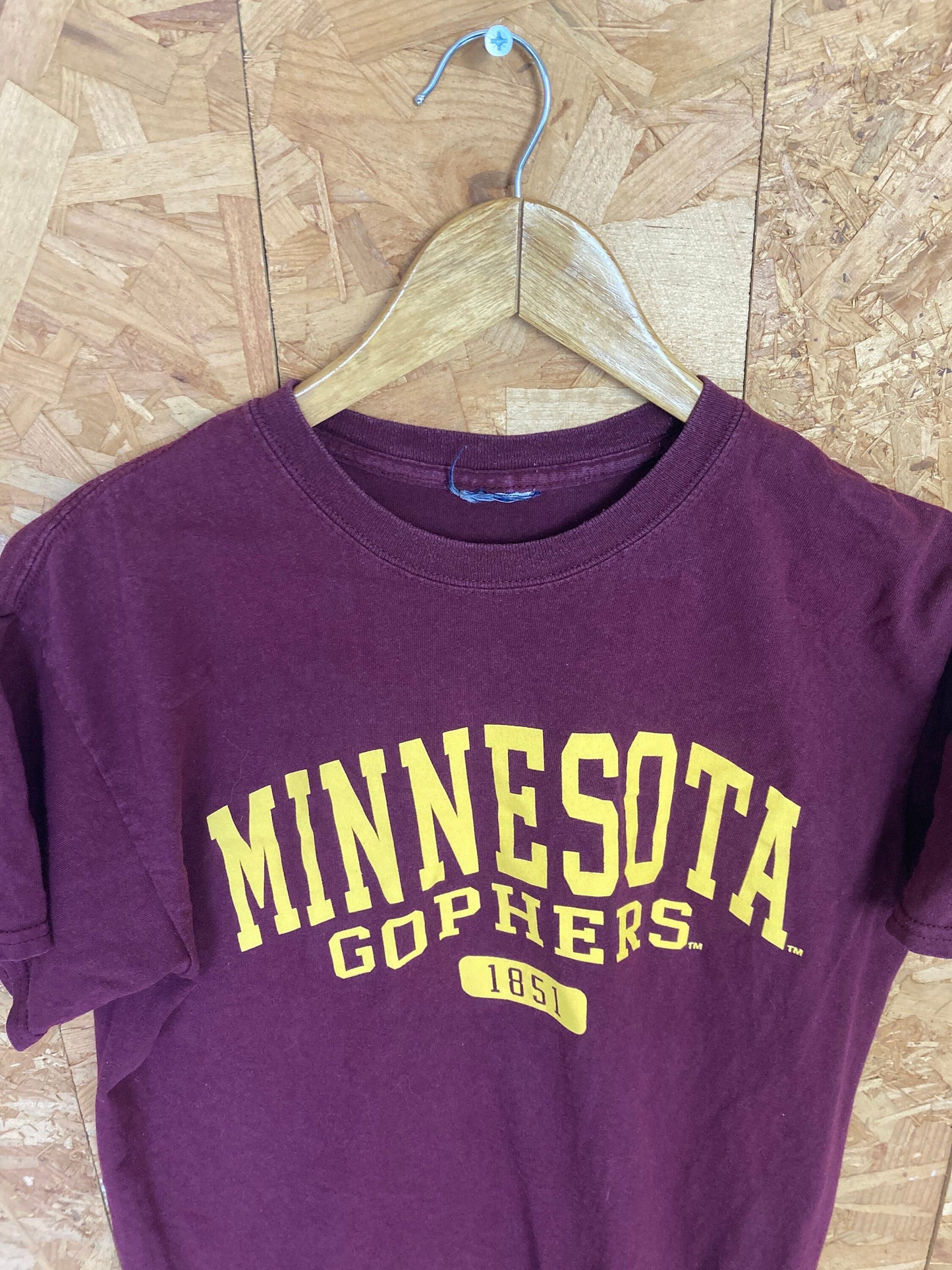 Vintage 90s Minnesota Gophers souvenir quirky college team yellow burgundy red USA t-shirt size smal