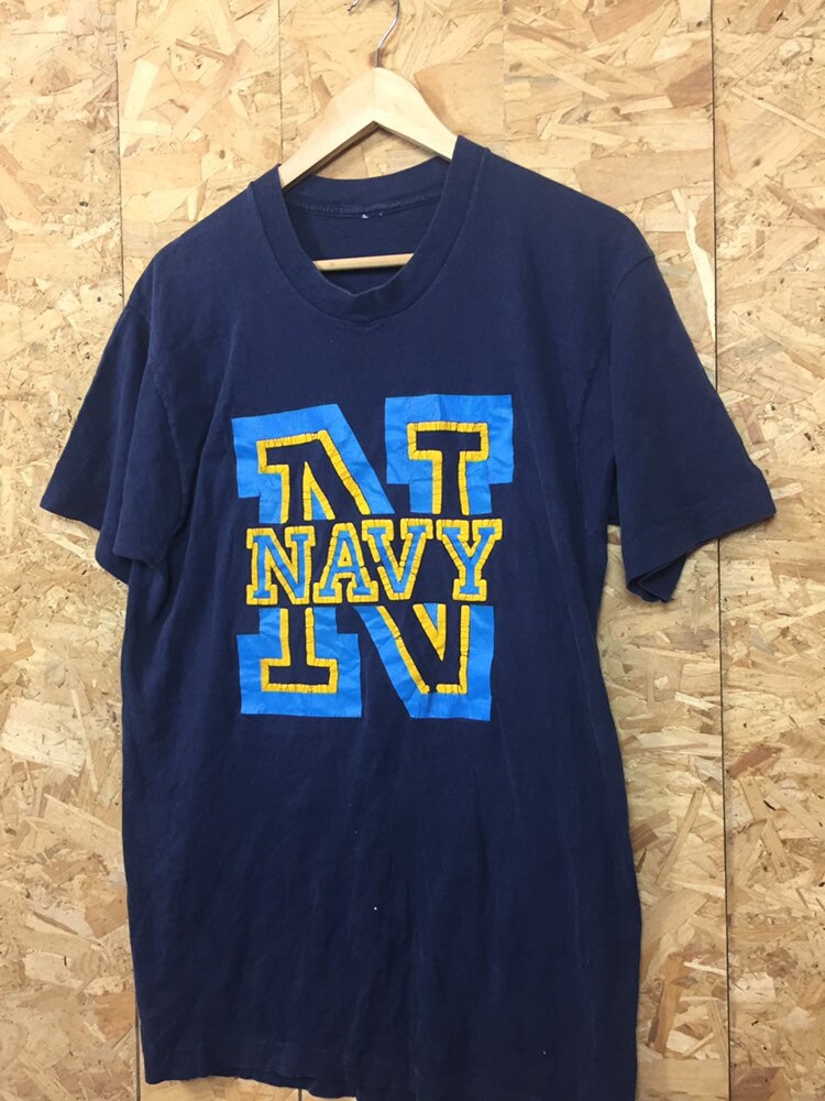 Vintage 90s US Navy distressed print USA souvenir navy blue t-shirt size large