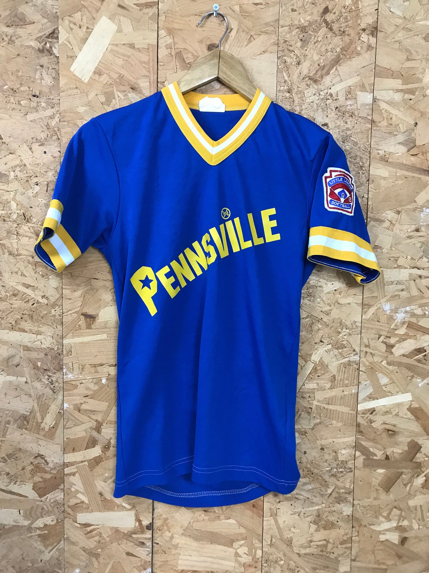 Vintage 80s Pennsville McCaffery #4 college league softball v-neck souvenir USA blue & yellow t-shirt size small