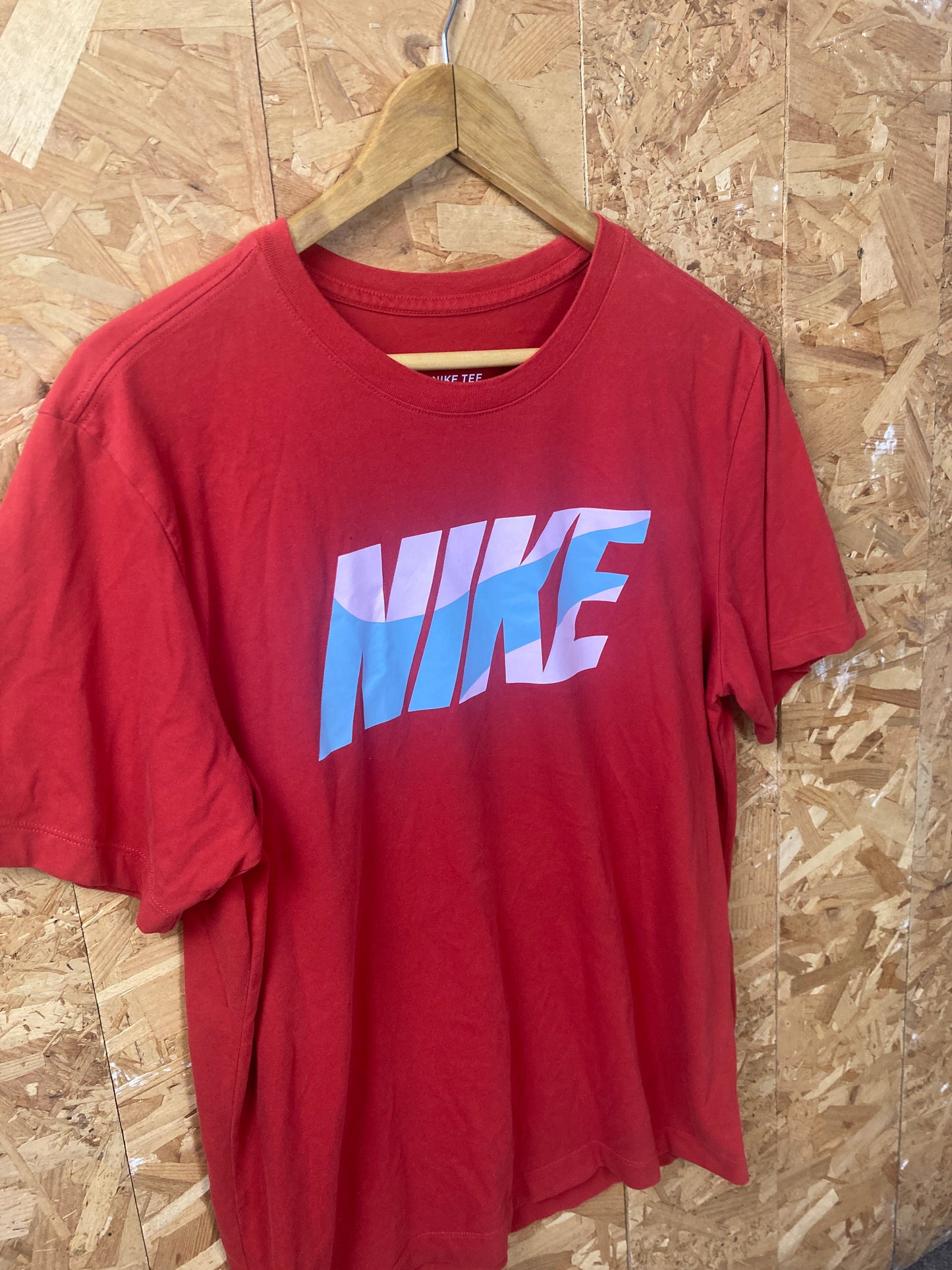 Vintage Y2K Nike red swoosh in logo t-shirt size medium