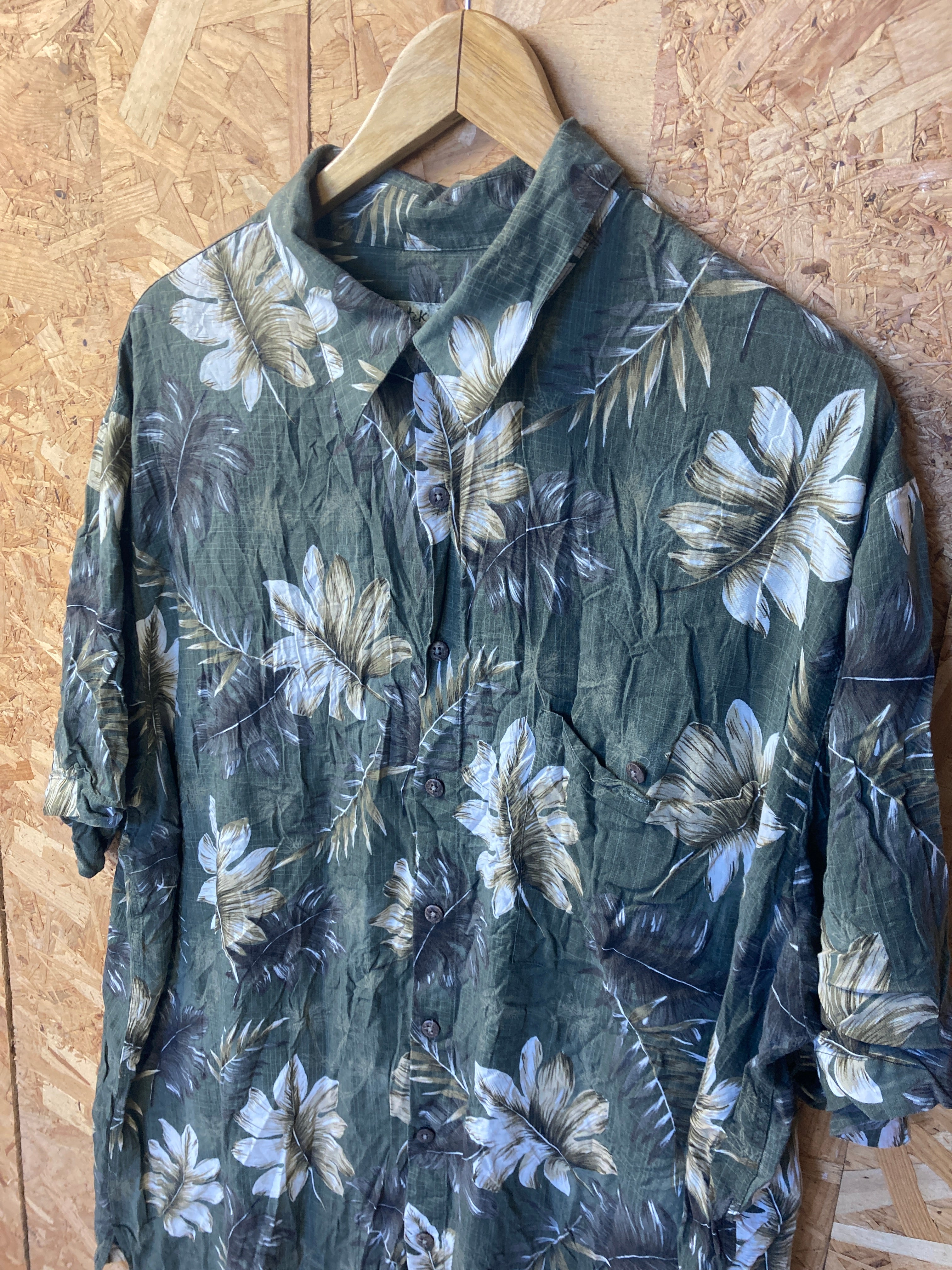Vintage 90s olive green beige hibiscus floral Hawaiian shirt size XXL oversized