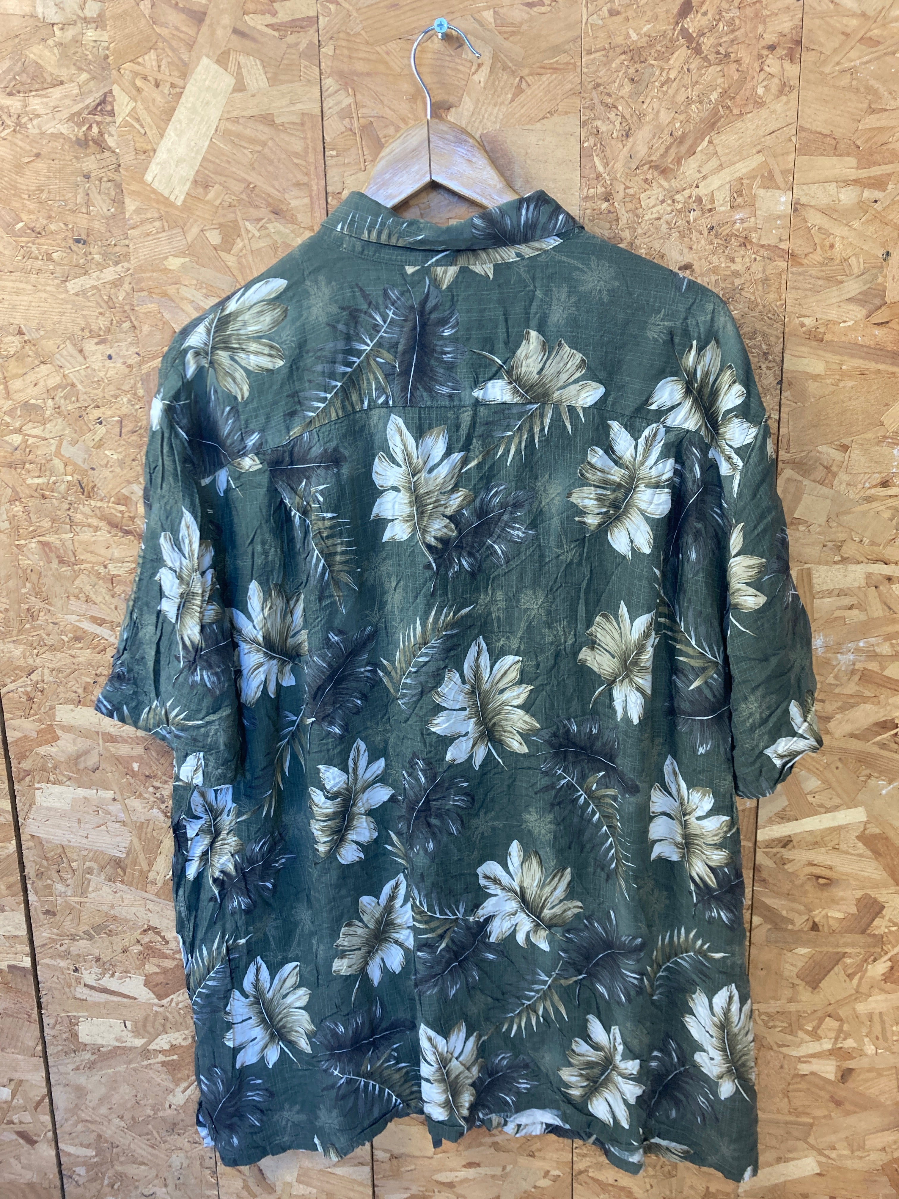 Vintage 90s olive green beige hibiscus floral Hawaiian shirt size XXL oversized
