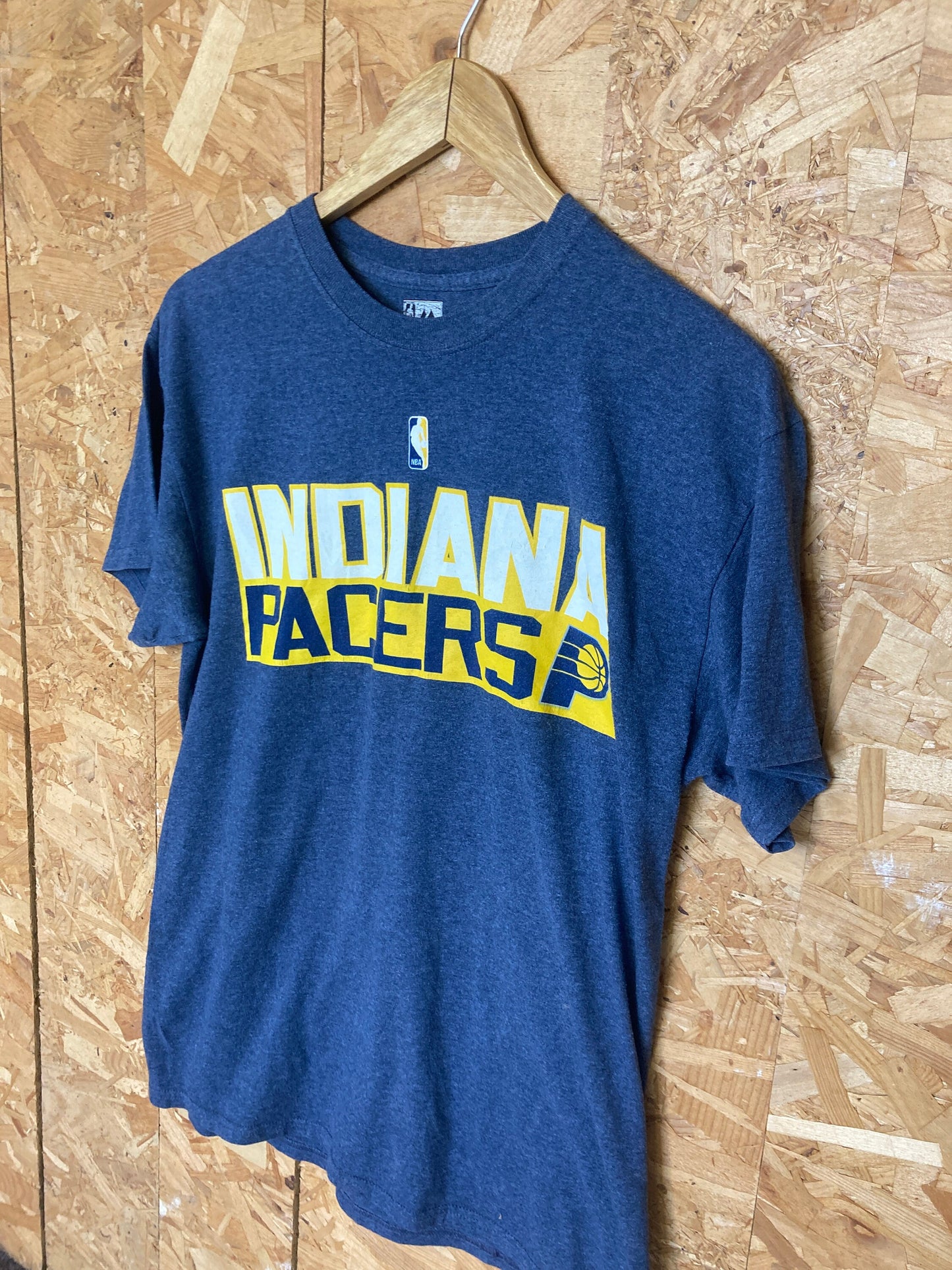 Vintage Y2K Indiana Pacers USA basketball team souvenir dark grey yellow Goerge #13 t-shirt size medium