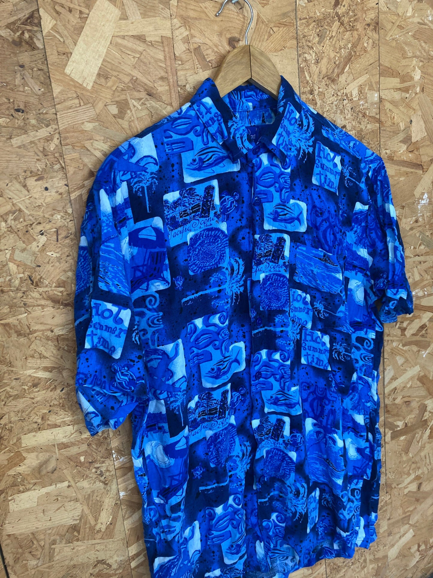 Vintage 90s blue Pacific Ocean fishing print Haiwaiian beach party shirt oversized medium